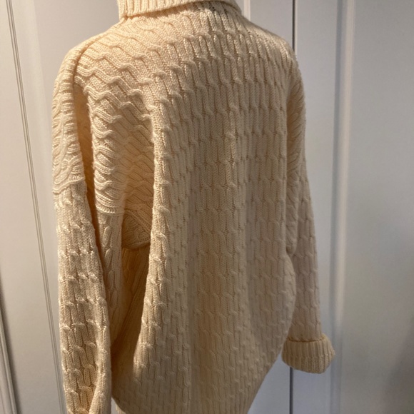GAP Wool Sweater - Picture 4 of 16